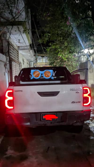 Toyota Hilux 2017 phone nob : 03441616161