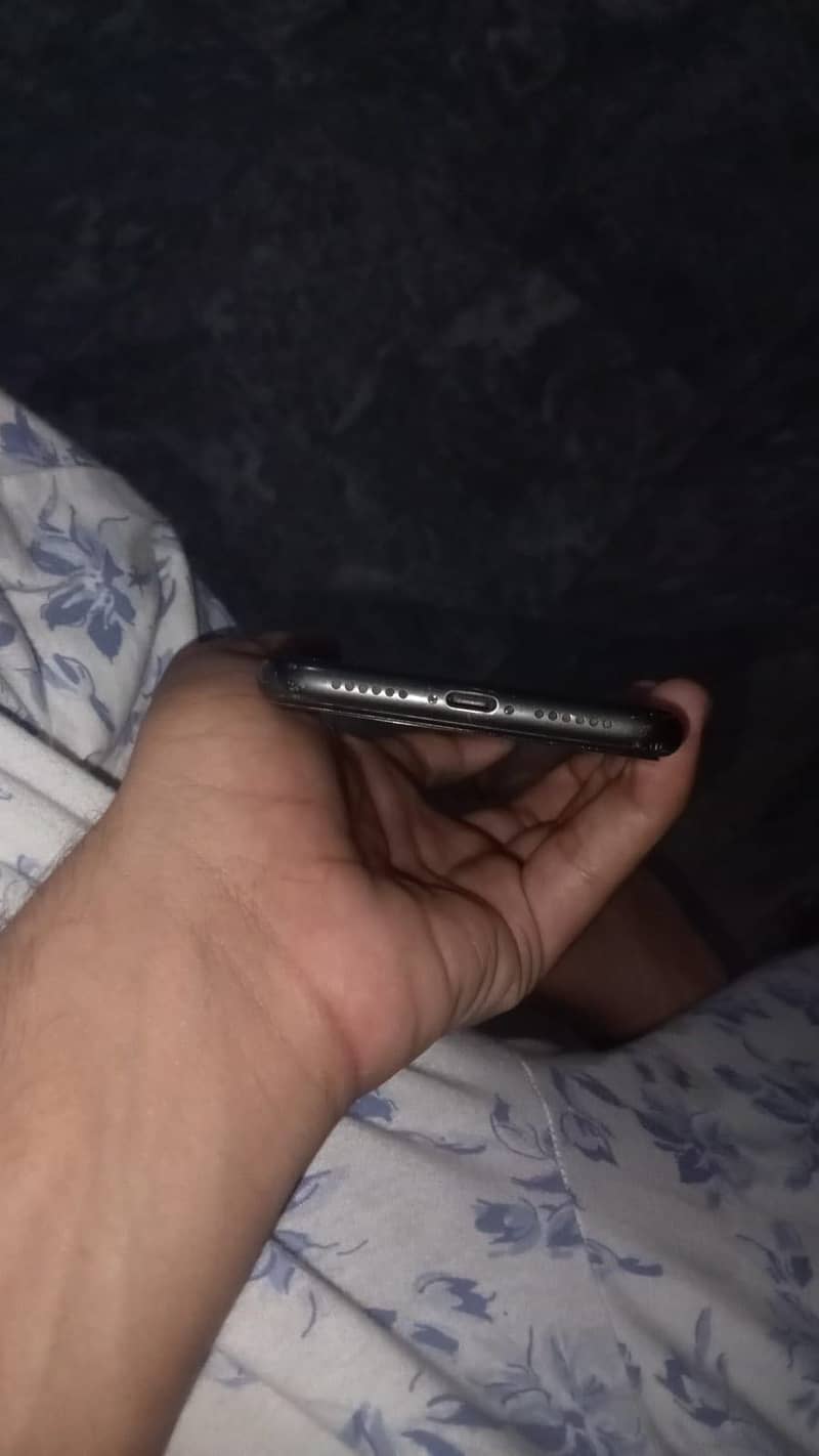 Apple iPhone 11 3