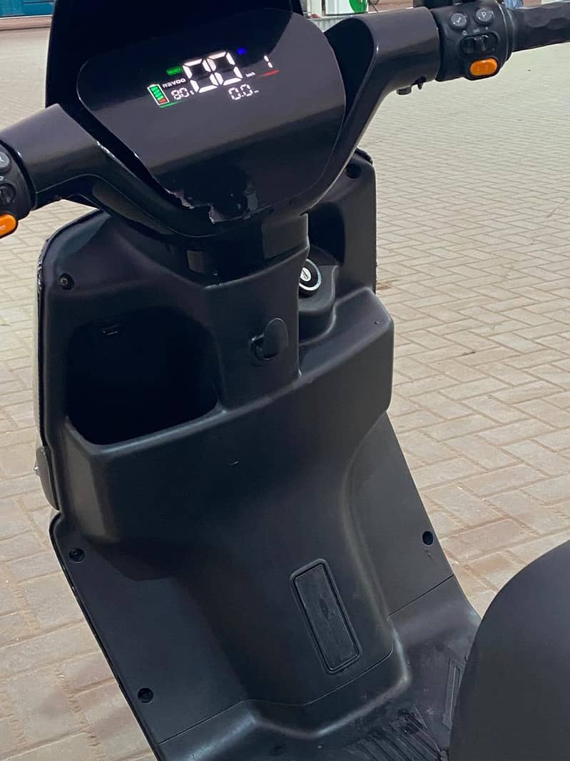Scooty 0