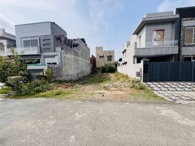 10 marla possession plot for sale paragon society