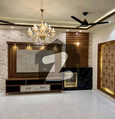 10 Marla Beautiful House Available For Rent In Bahria Town Lahore