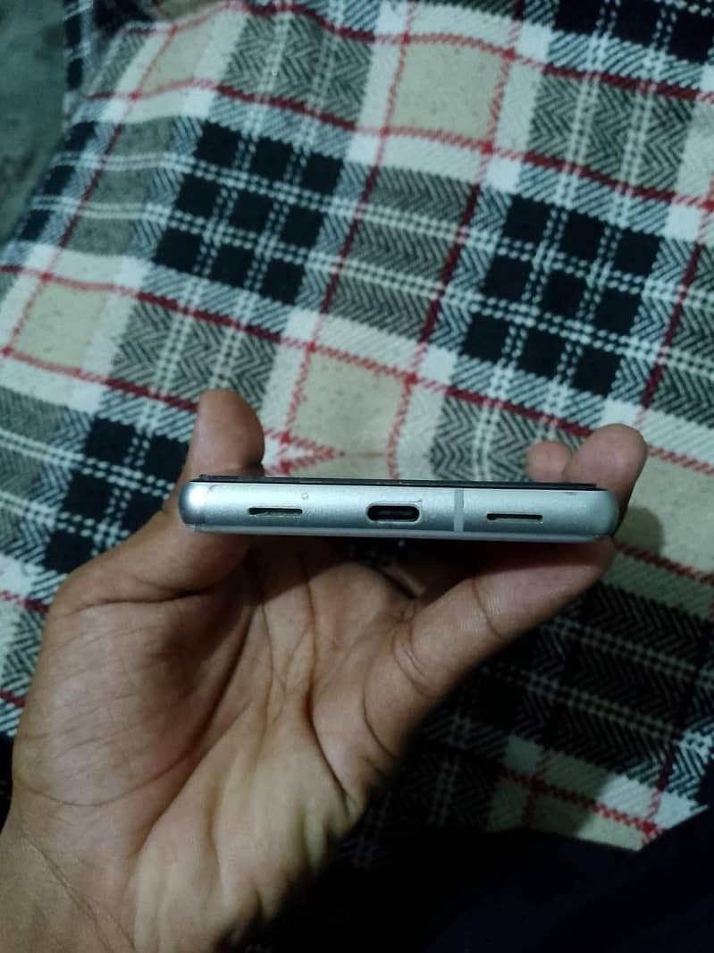Google Pixel 7a 5