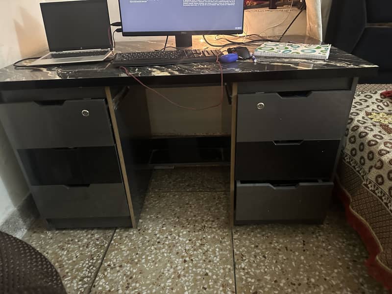 Study / work table 0