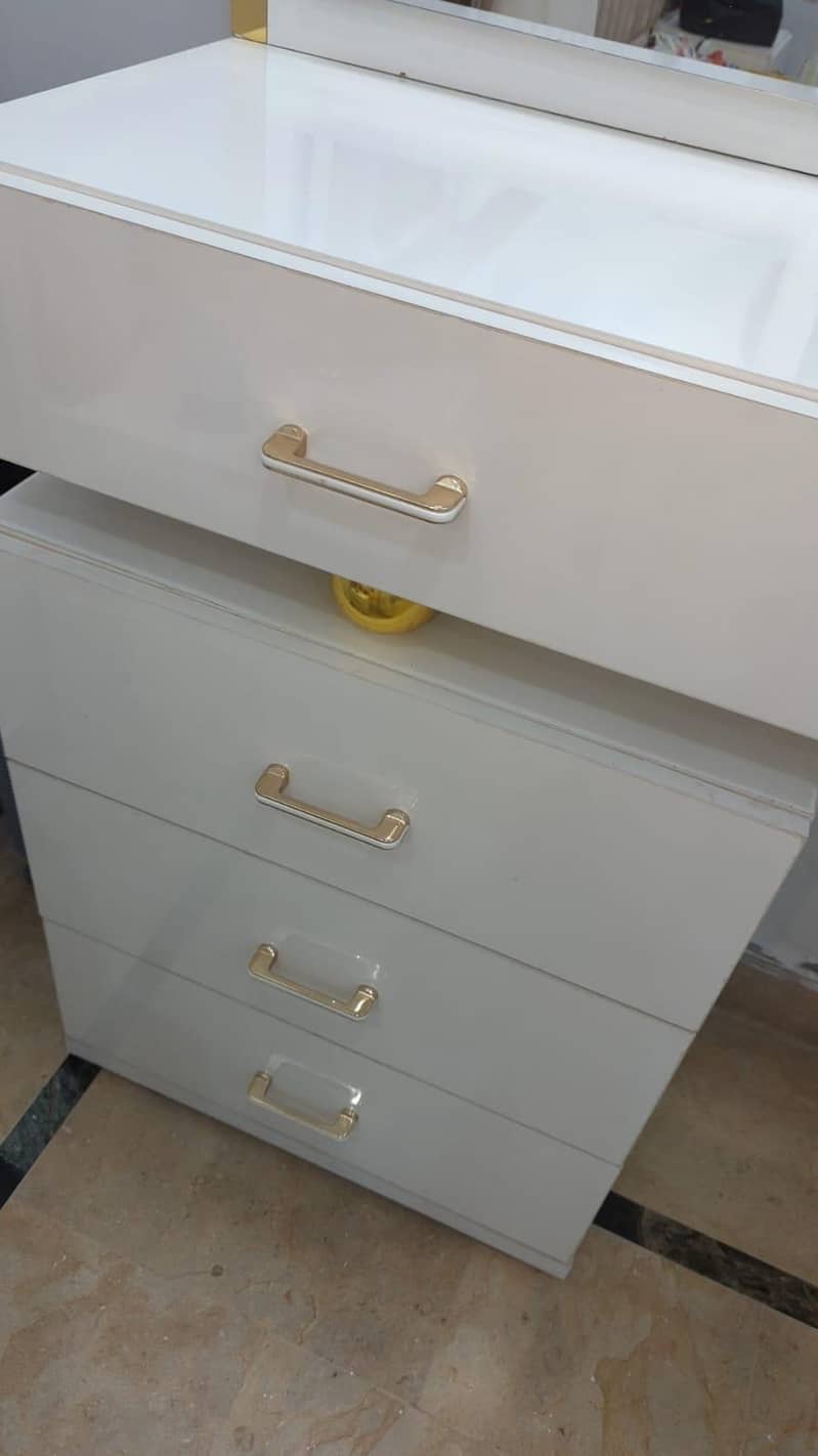 dressing table with 2 mirror's 1