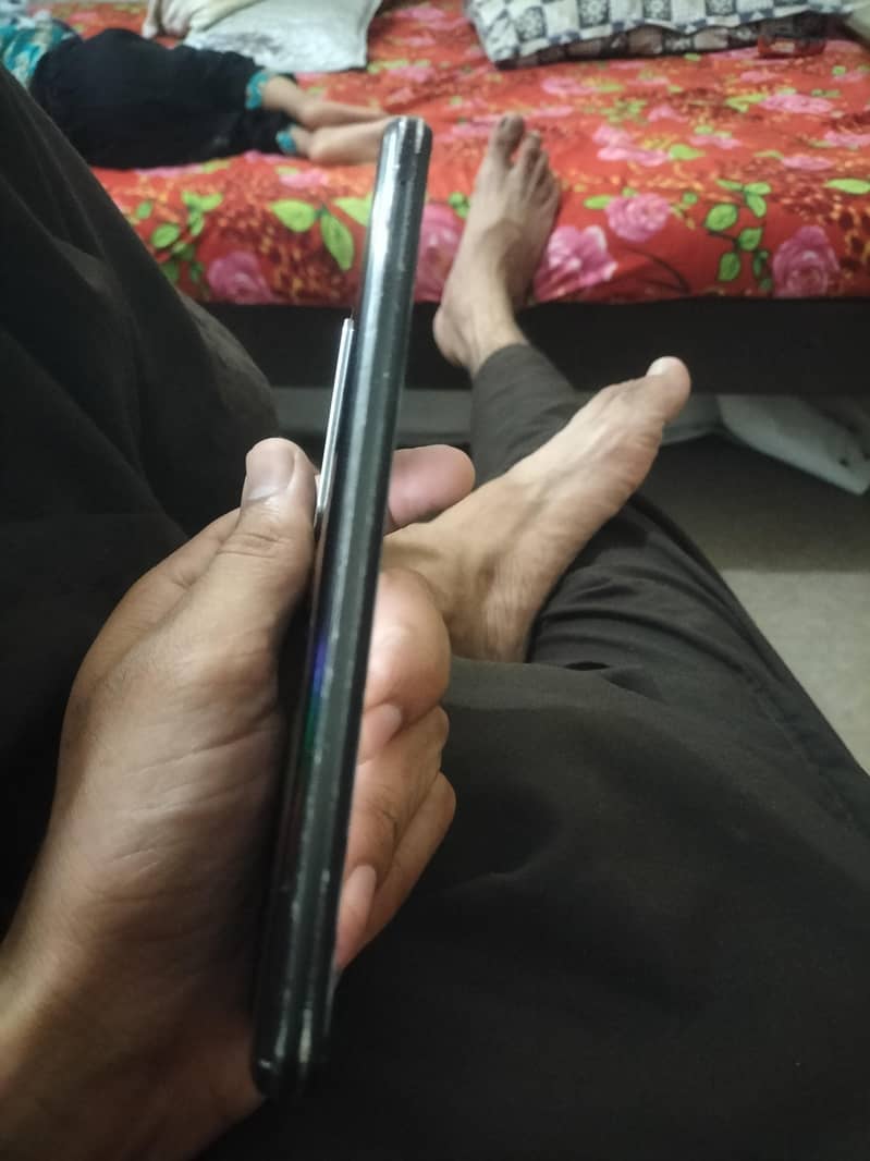 Sharp Aquos R5G 4