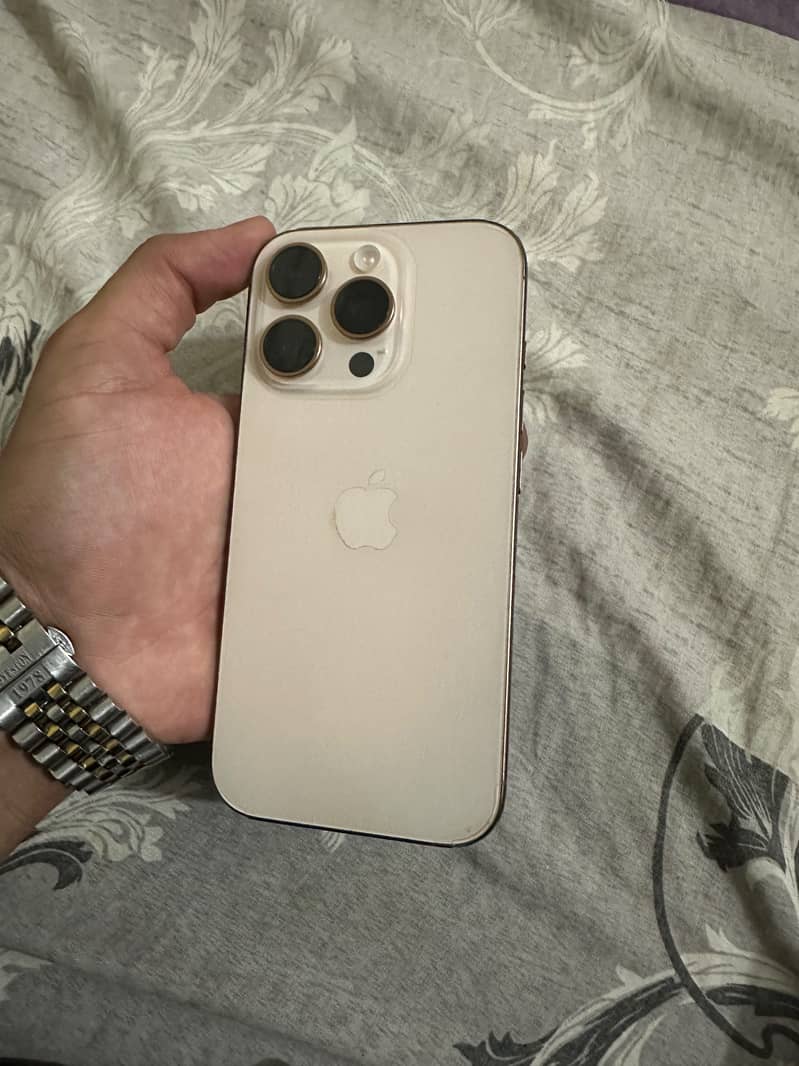 Apple iPhone 16 Pro 0
