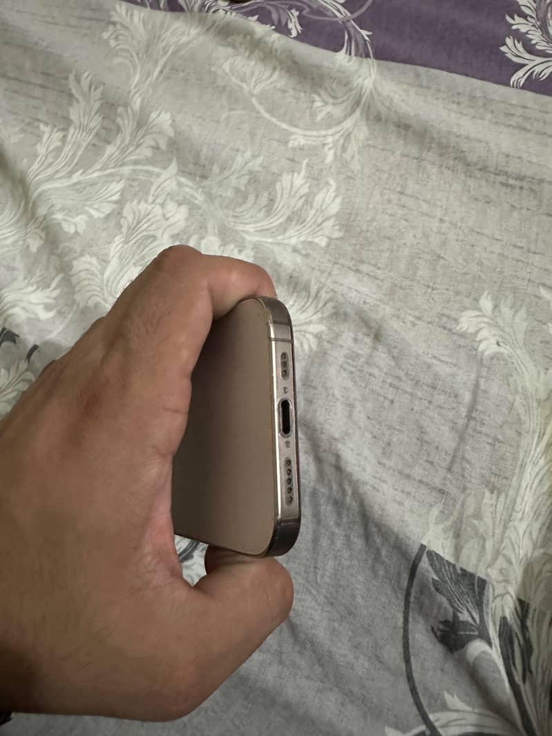 Apple iPhone 16 Pro 2
