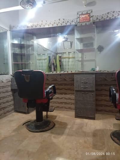 Beauty Parlour Ka Complete Saman Available For Sale