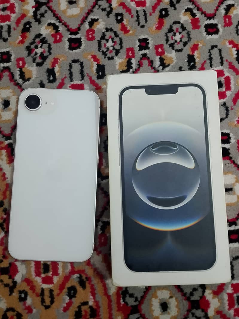 Apple iPhone 16e 2