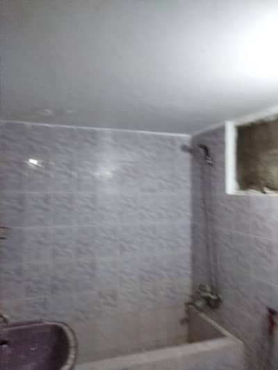 FACING PARK 5 MARLA UPPER PORTION AVAILABLE FOR RENT FOR EDUCATED FAMILY
