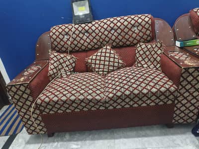 1 one seater or 1 tow seater hai bohat hi munasib condition 8/10