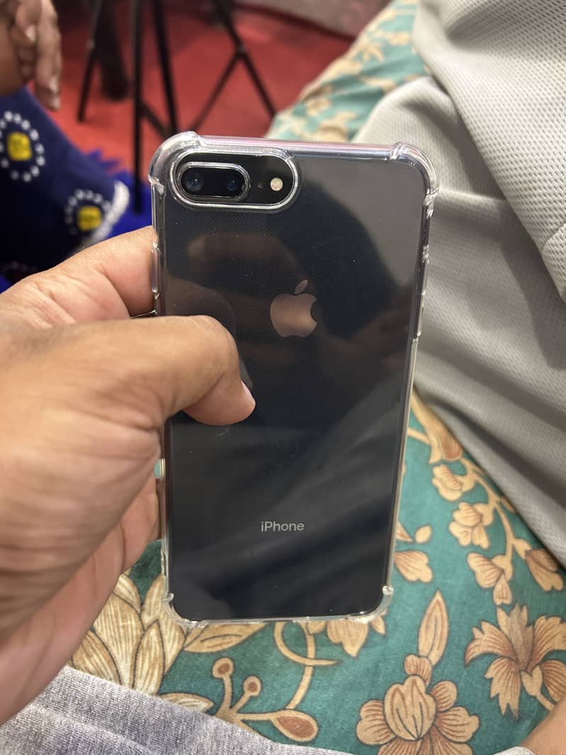 Apple iPhone 8 Plus 0