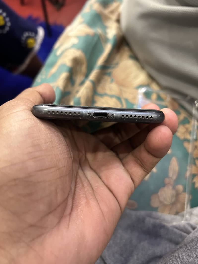 Apple iPhone 8 Plus 1