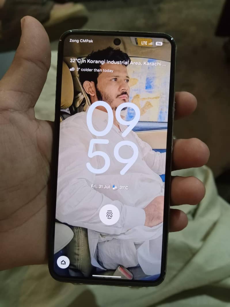Google Pixel 8 6