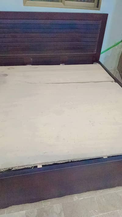 selling King size bed