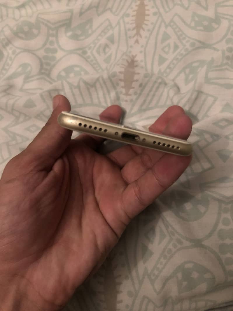 iPhone 7 4