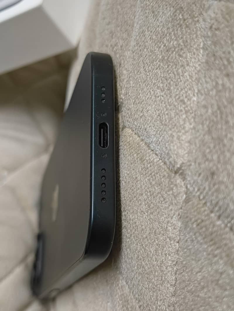 Apple iPhone 15 4