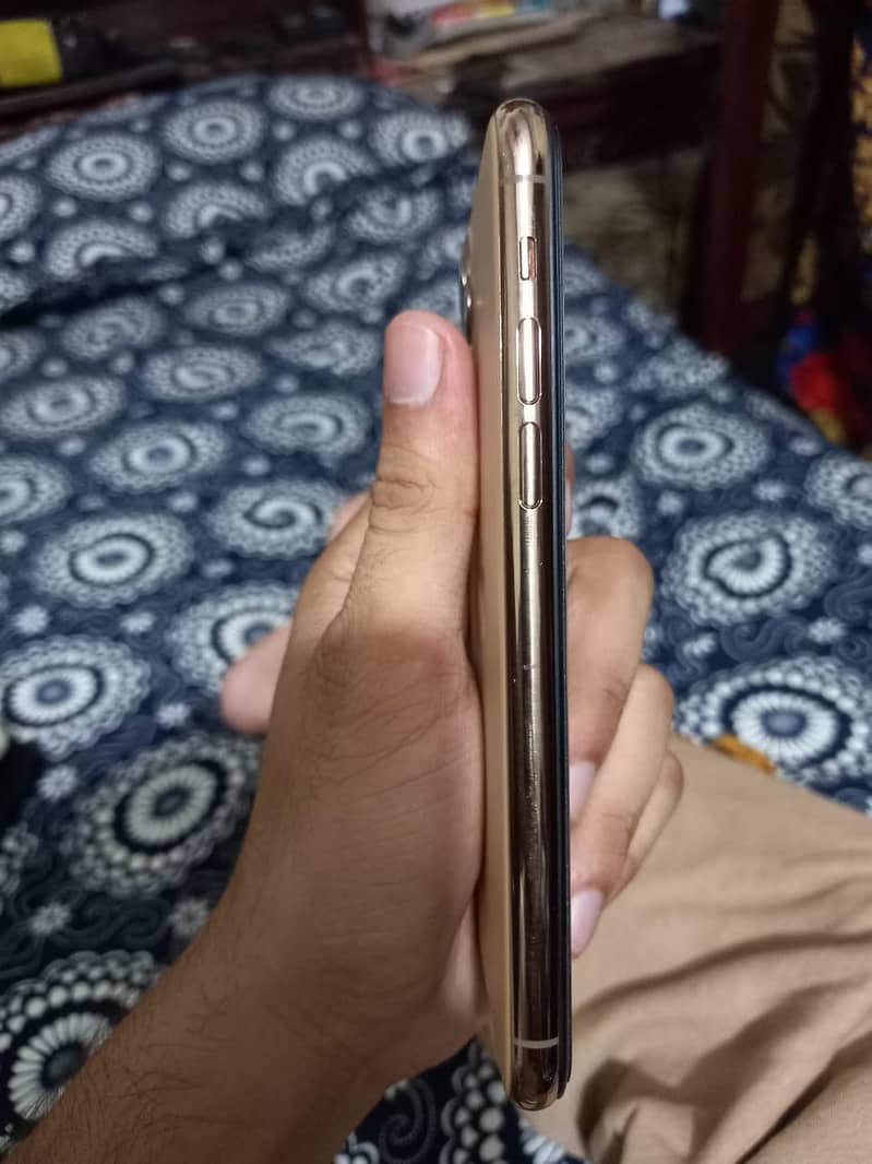 iPhone 11 Pro 1