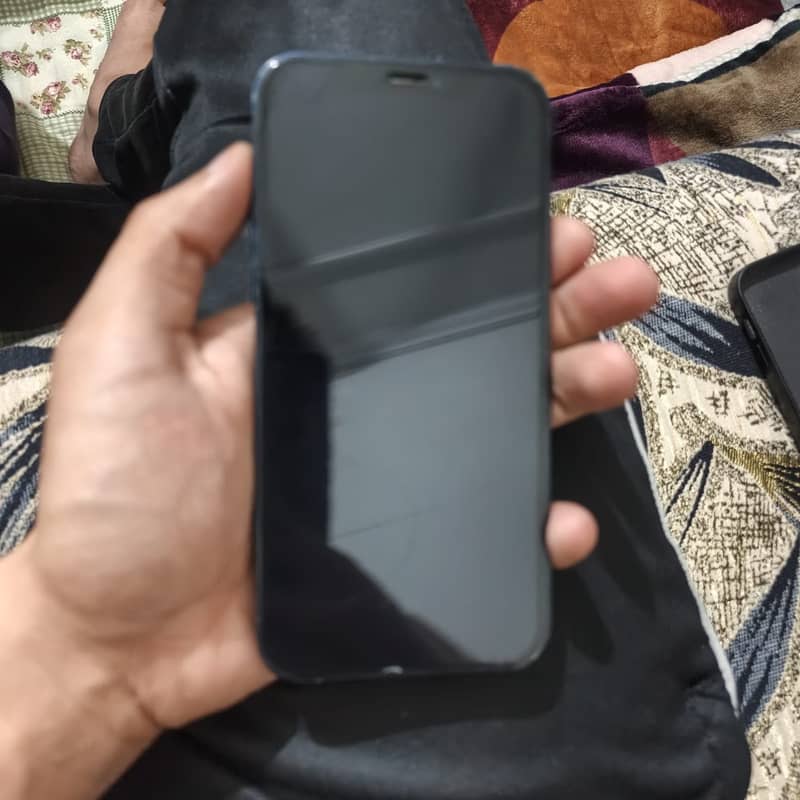 Apple iPhone 12 4