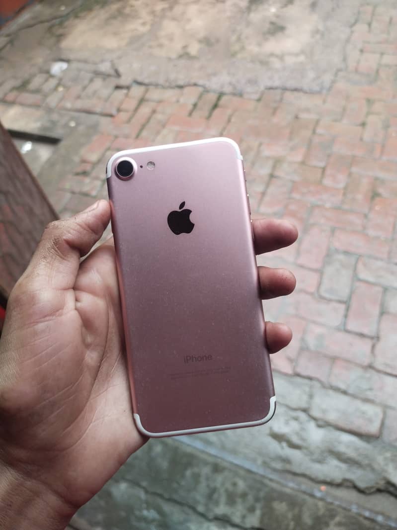 Apple iPhone 7 0
