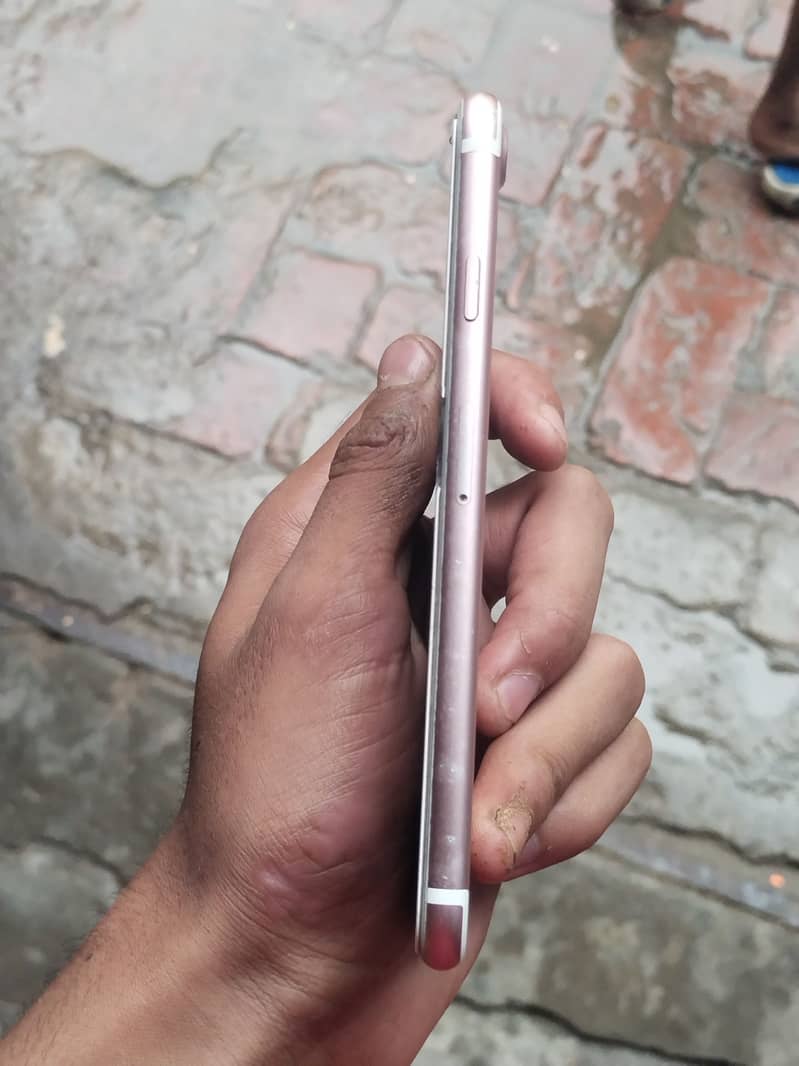 Apple iPhone 7 3