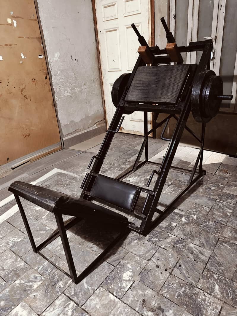 Leg press + Hack squat machine 0