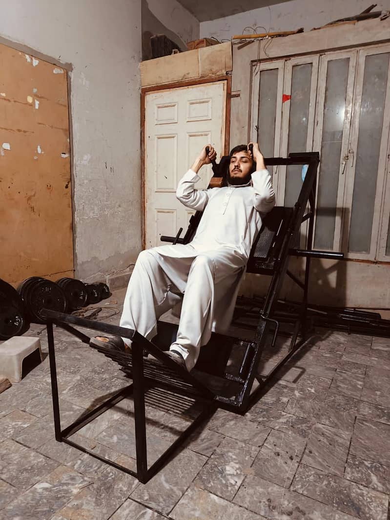 Leg press + Hack squat machine 2