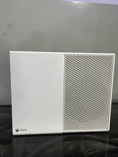 Xbox one - excellent condition -  (white) colour - games