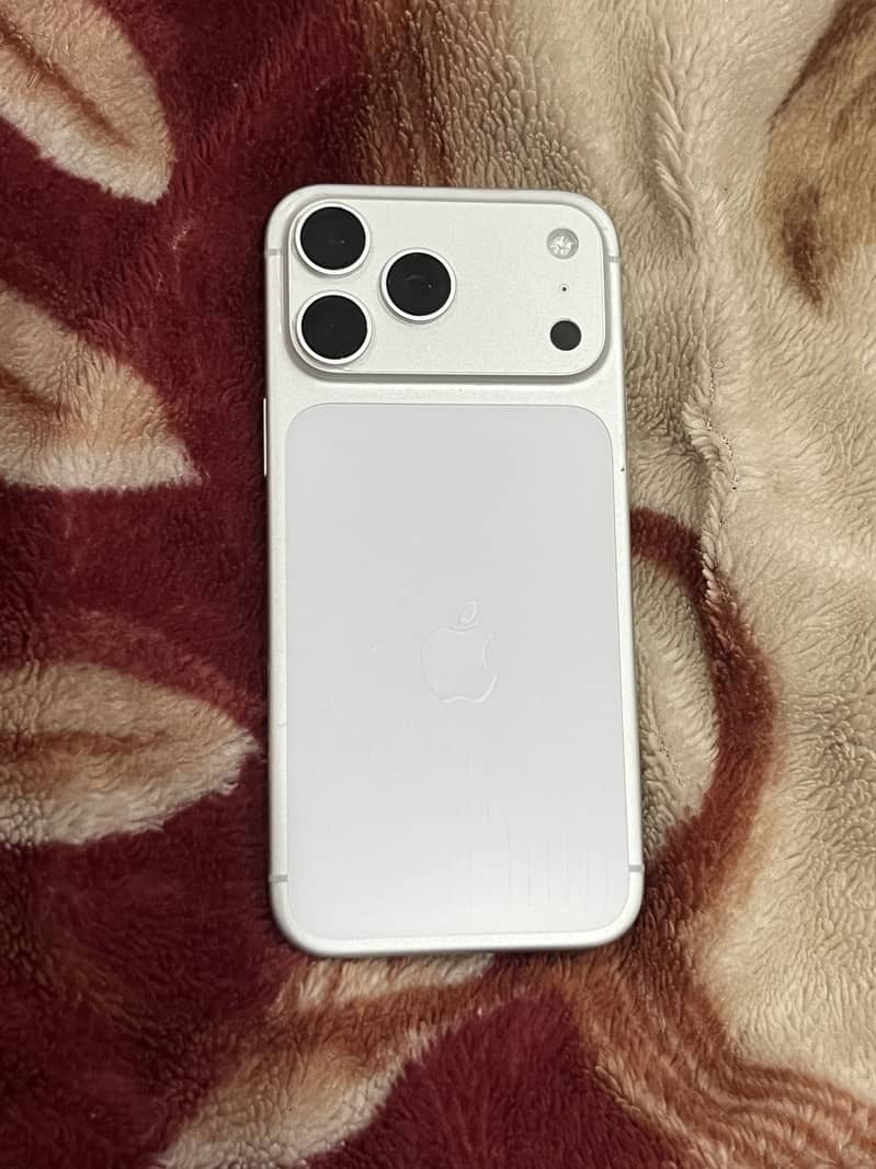 Apple iPhone 17 Pro Max 1