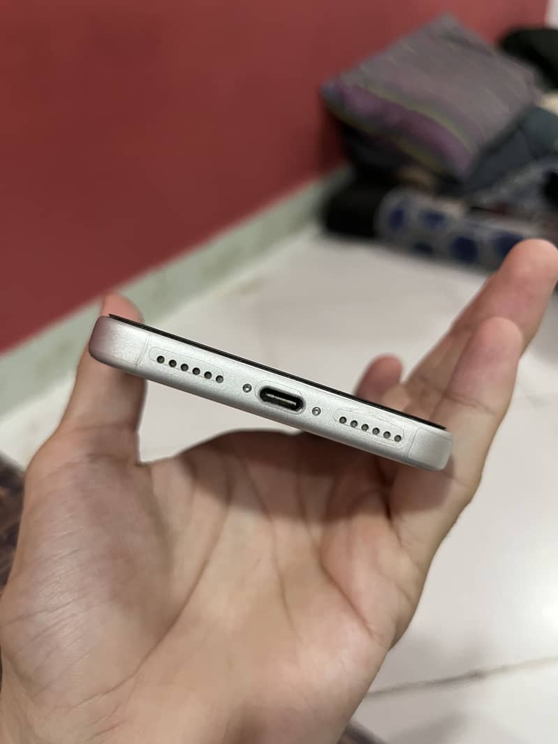 Apple iPhone 17 Pro Max 4