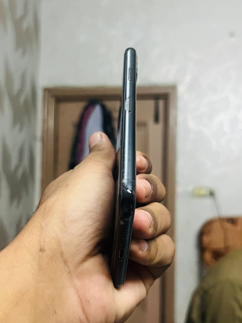 Iphone 11 pro max 4