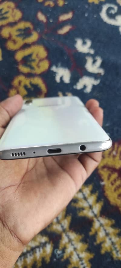 Samsung Mobile A70