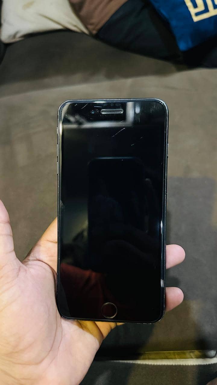 Apple iPhone 7 Plus 0