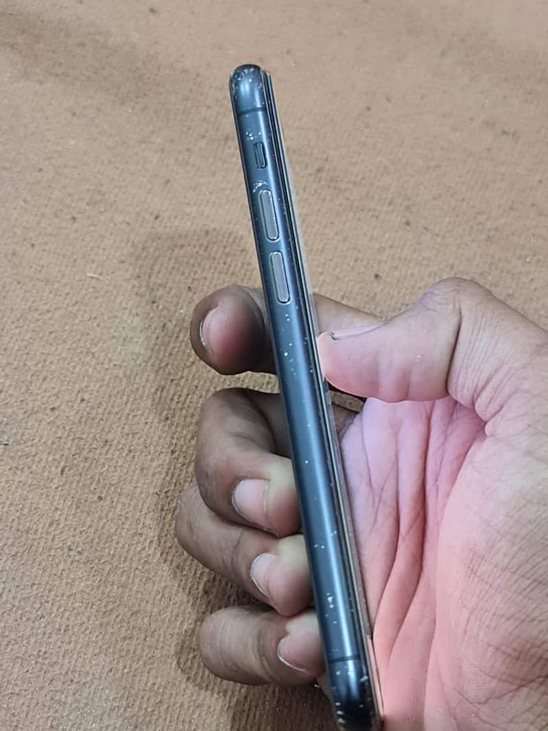 Apple iPhone 11 Pro 1