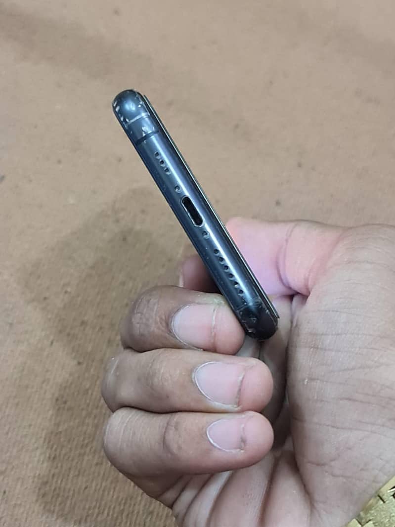 Apple iPhone 11 Pro 3