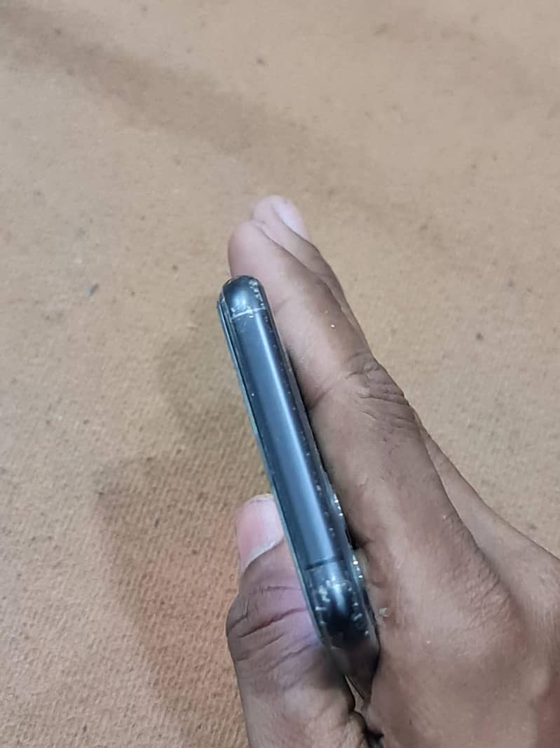 Apple iPhone 11 Pro 4