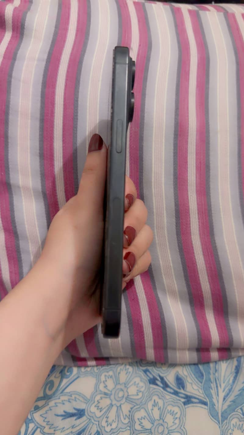 Apple iPhone 15 Pro Max 2