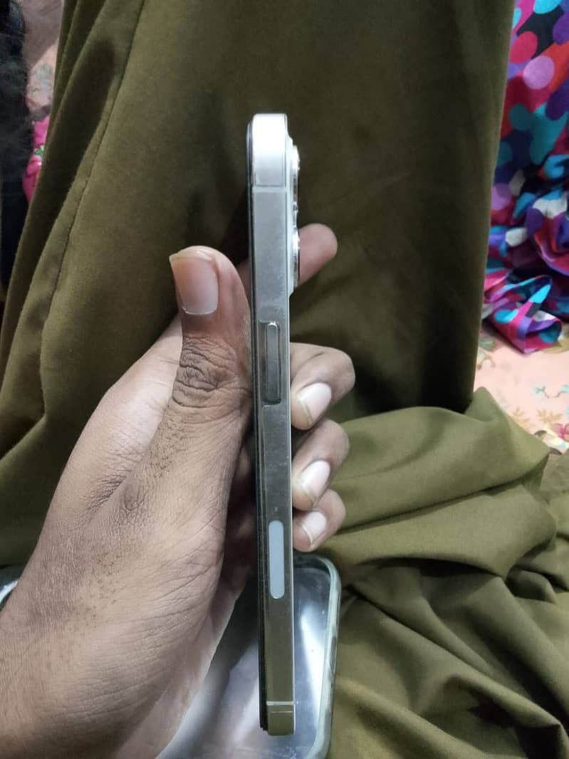 Apple iPhone 12 Pro Max 4