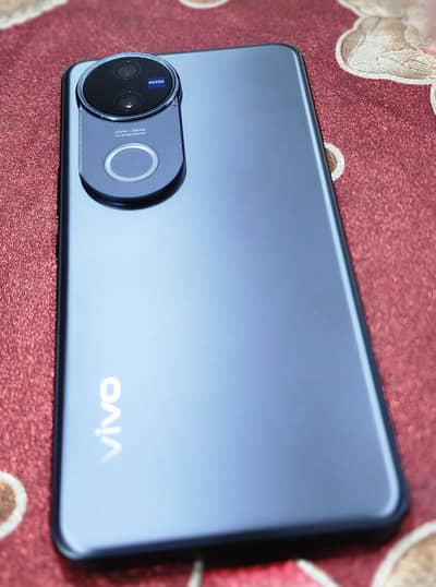 Vivo V50
