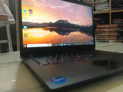 Thinkpad P14s Gen 2, 4 GB Nvidia T500, i7 11TH, 16 GB RAM, 512 GB NVMe