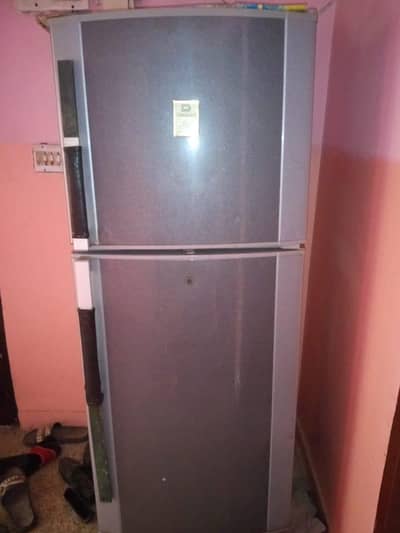 Dawlance medium size fridge ok condition
