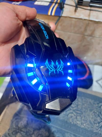 Gaming headphone with lights and High base All ok