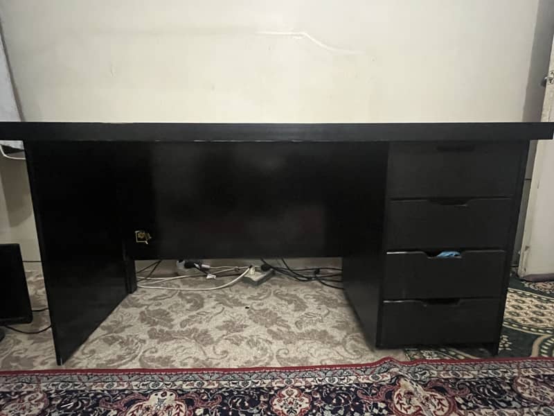Computer desk 0
