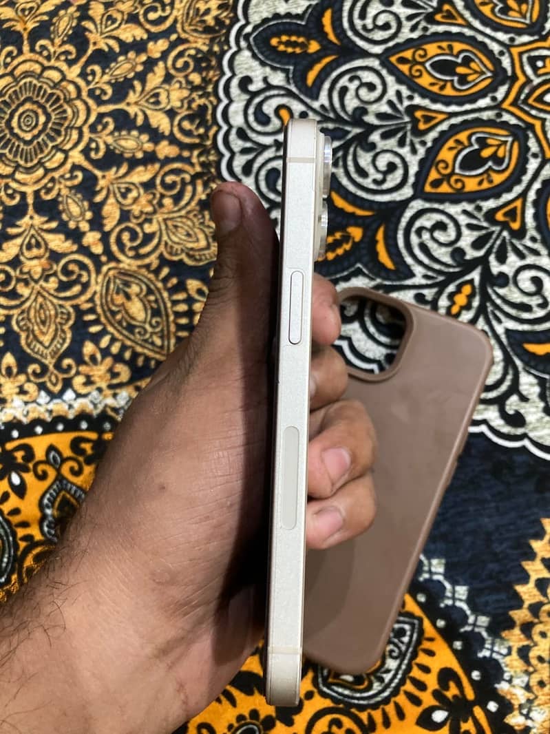 Apple iPhone 14 4