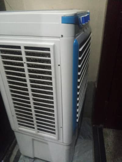 Air cooler for sale in use condition only 1 season use