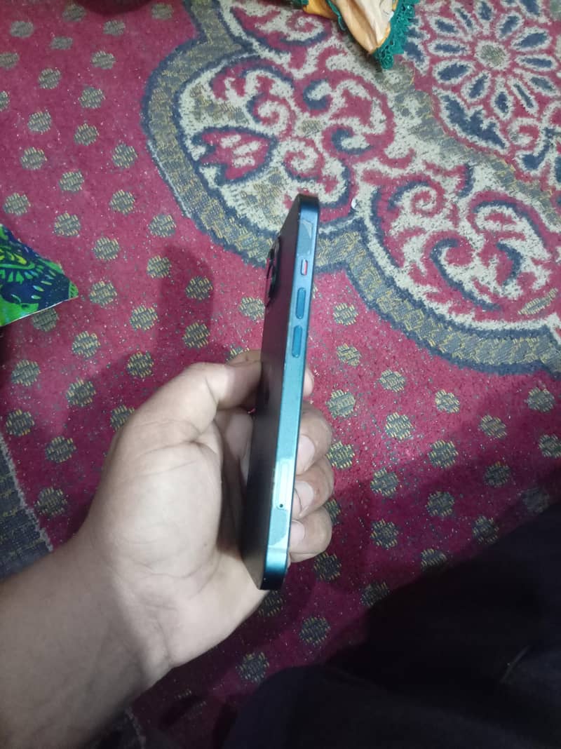 Apple iPhone 13 1