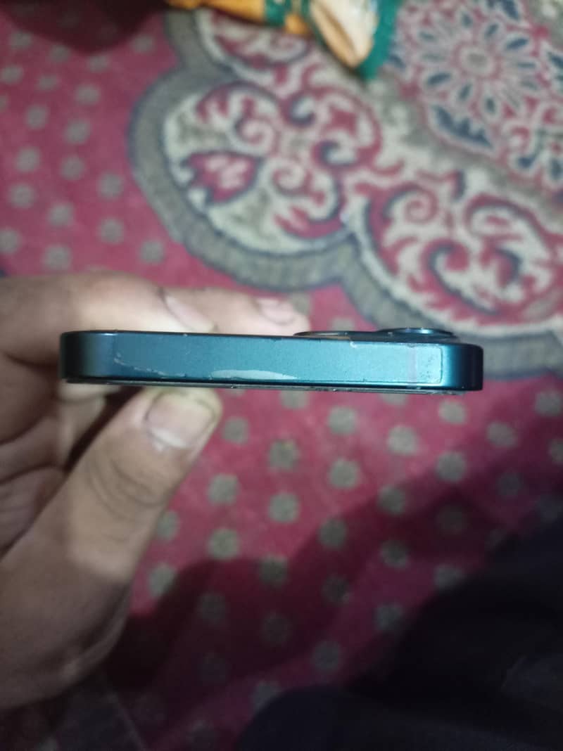 Apple iPhone 13 4