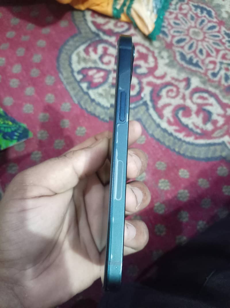 Apple iPhone 13 5