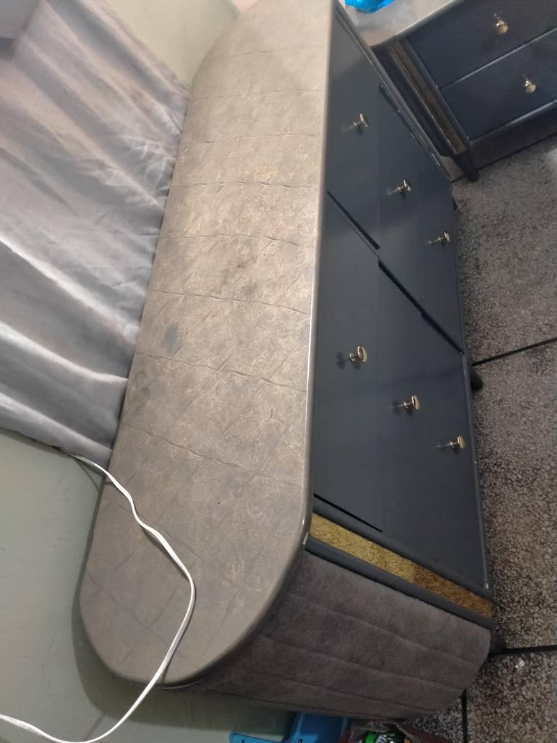 bed dressing table 2