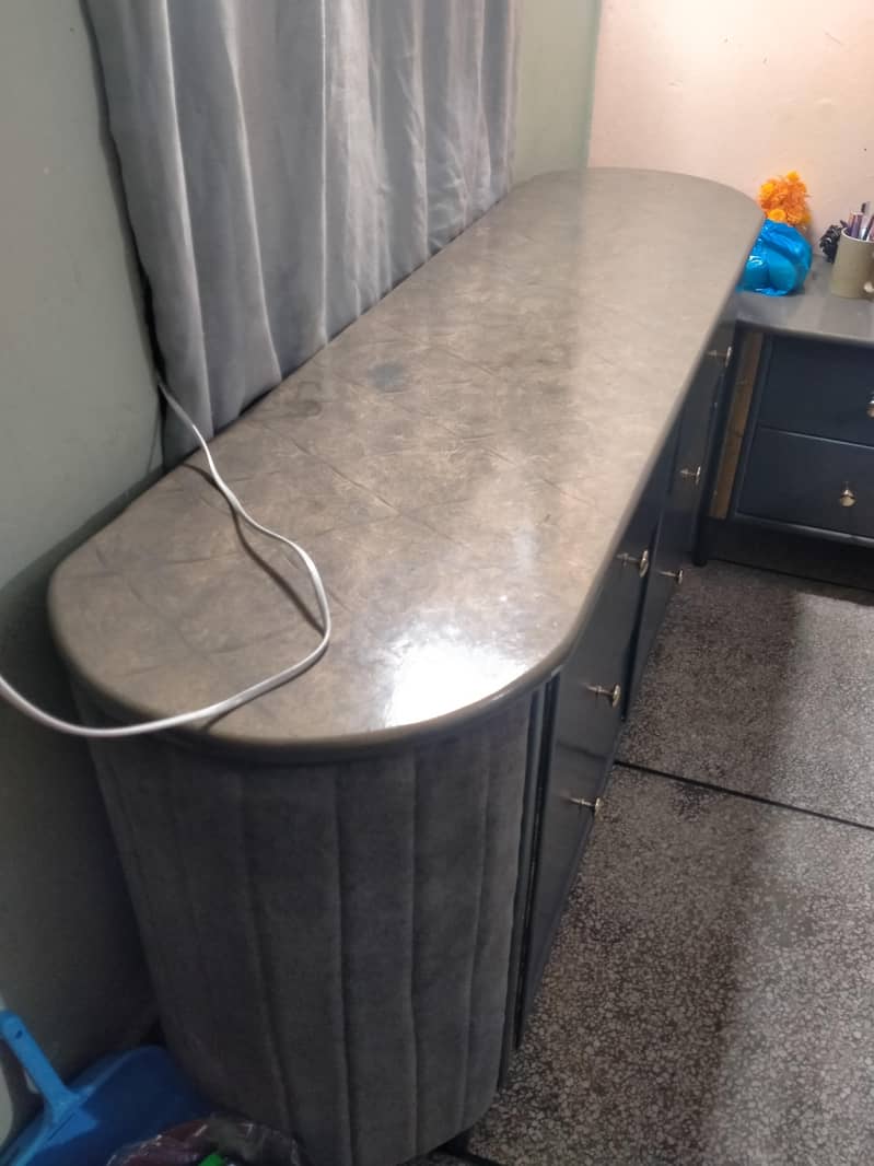 bed dressing table 3